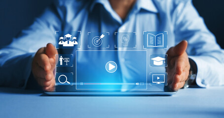 算汽车的油耗是拿油钱除以公里数还是拿公里数除以油钱？