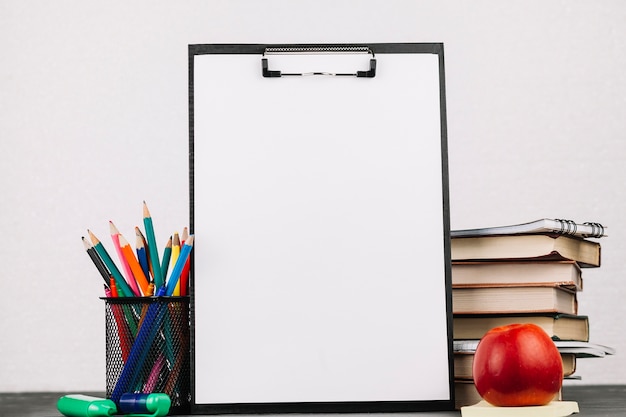 算汽车的油耗是拿油钱除以公里数还是拿公里数除以油钱？