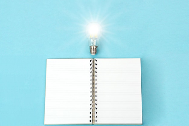 算汽车的油耗是拿油钱除以公里数还是拿公里数除以油钱？